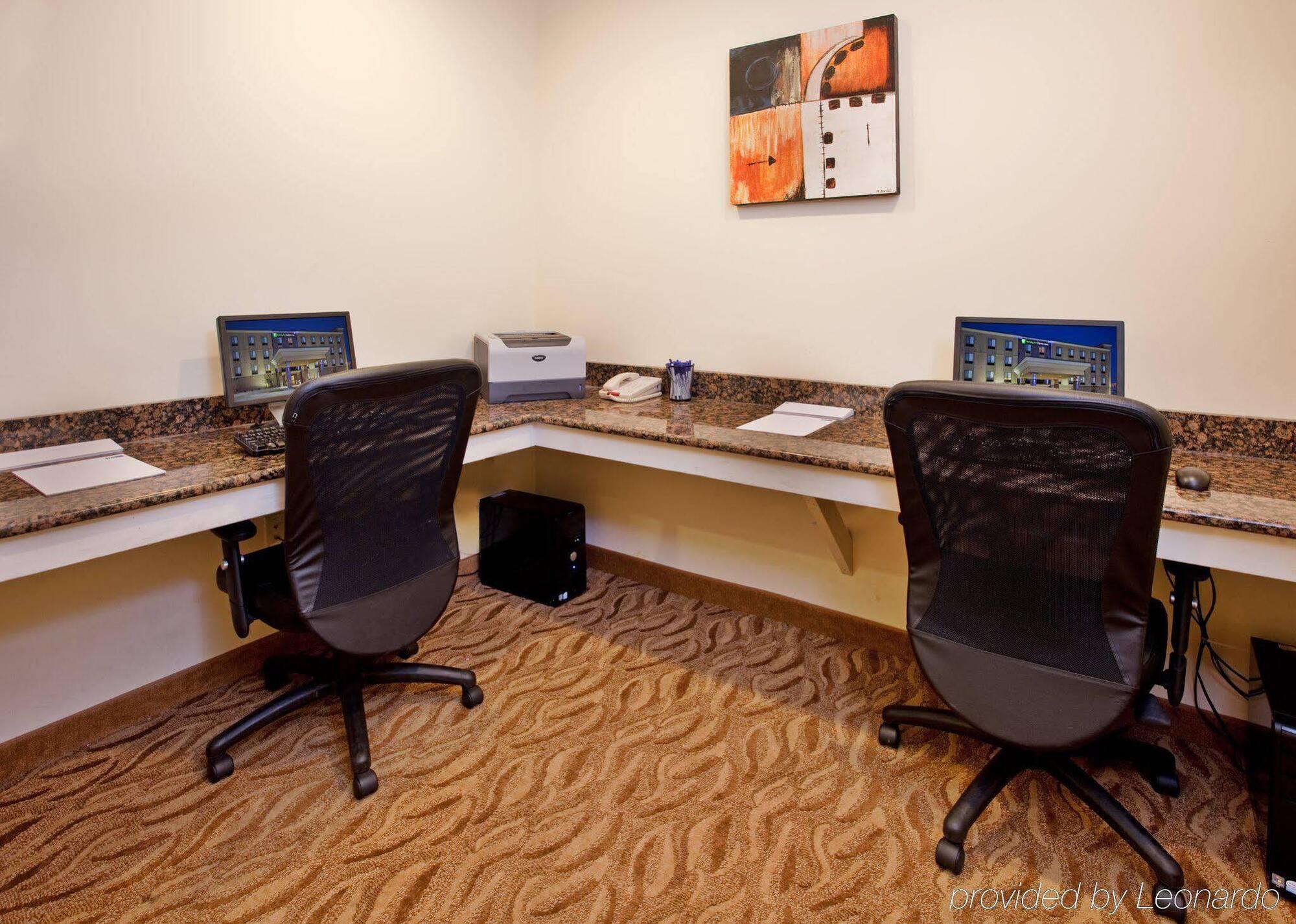 Holiday Inn Express Hotel And Suites Lincoln Airport By Ihg Luaran gambar