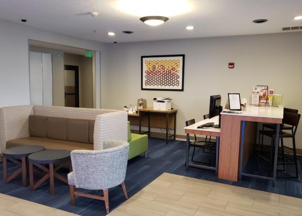 Holiday Inn Express Hotel And Suites Lincoln Airport By Ihg Luaran gambar