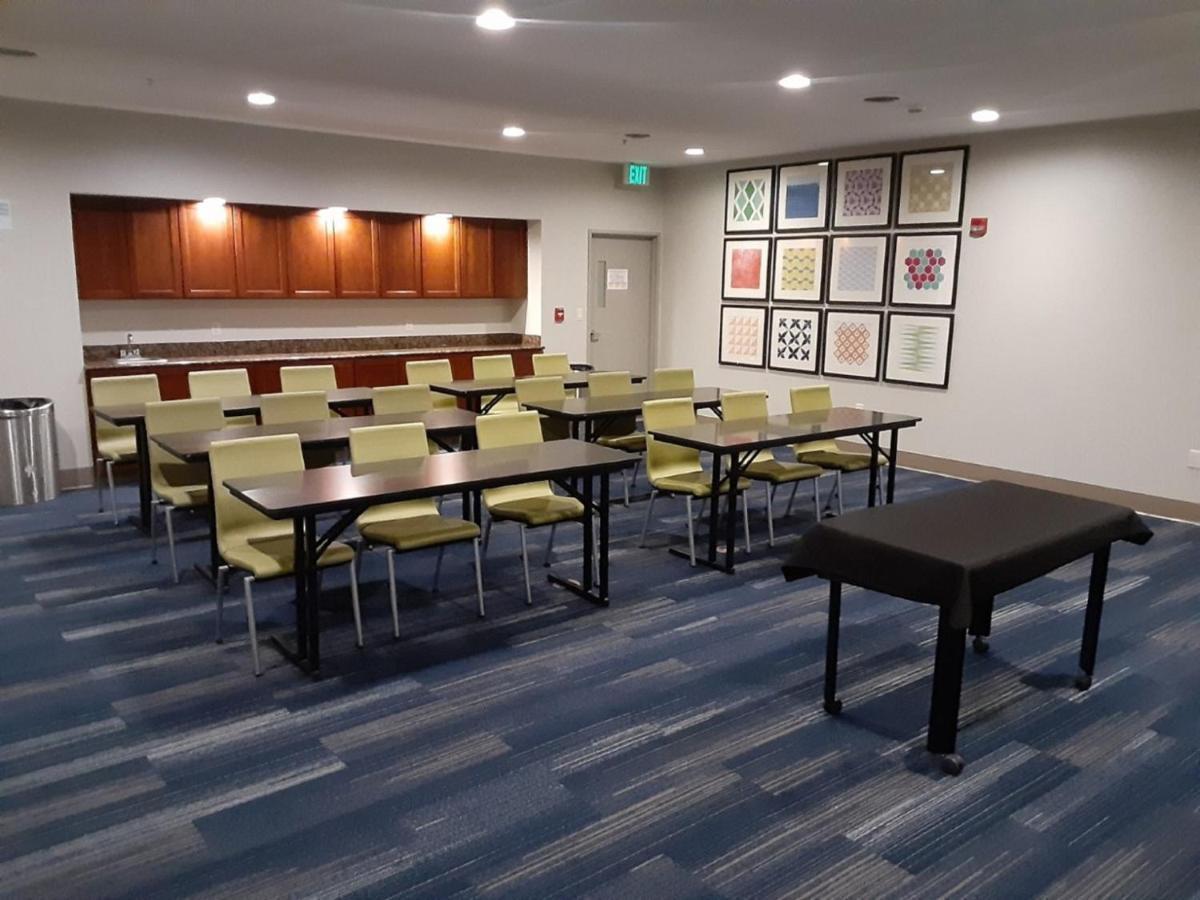 Holiday Inn Express Hotel And Suites Lincoln Airport By Ihg Luaran gambar