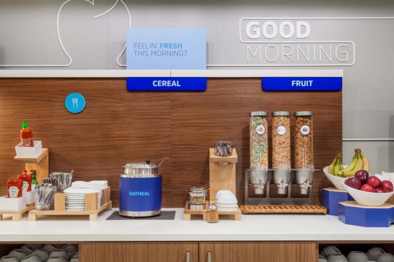 Holiday Inn Express Hotel And Suites Lincoln Airport By Ihg Luaran gambar