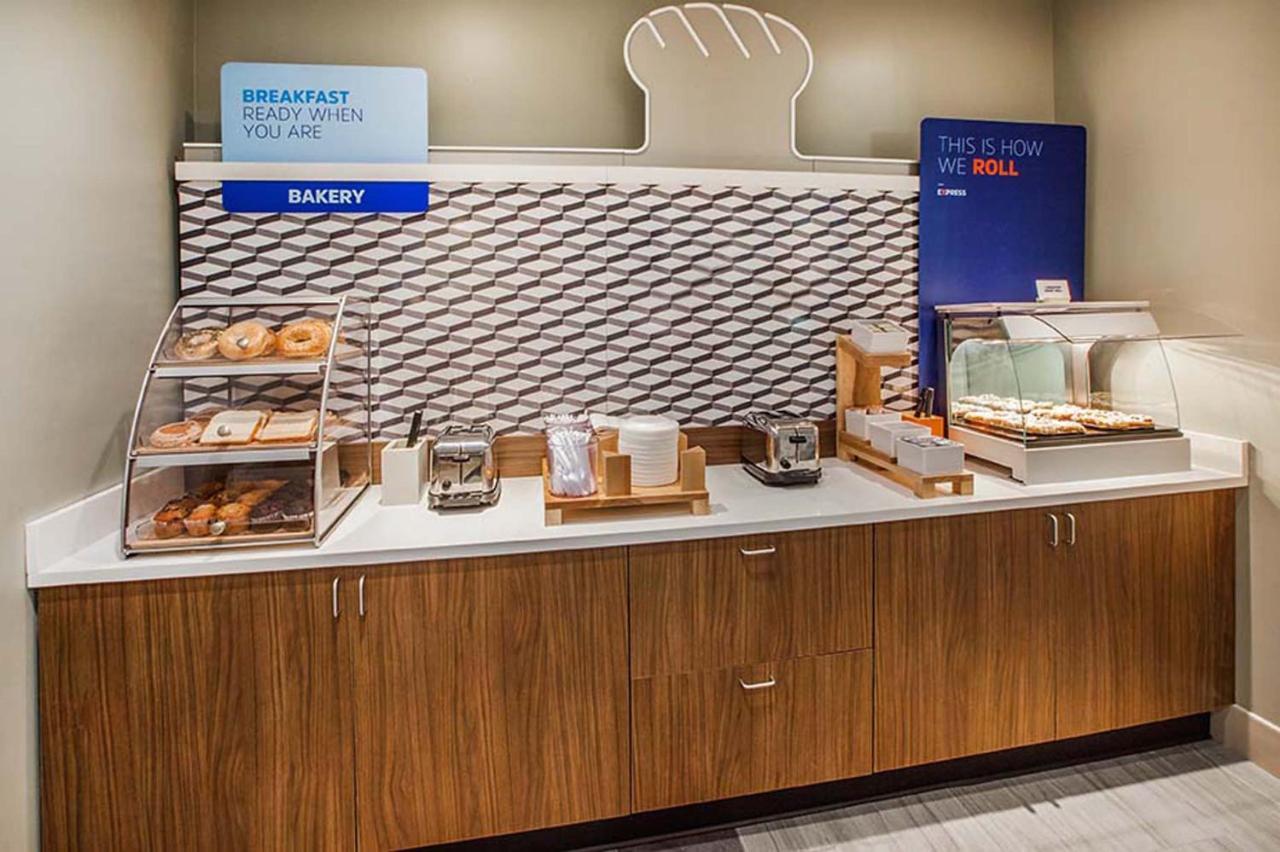 Holiday Inn Express Hotel And Suites Lincoln Airport By Ihg Luaran gambar